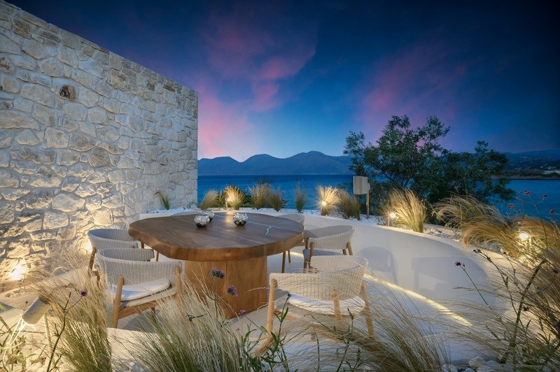 The Island Concept Boutique Hotel: To εντυπωσιακό νέο παραθαλάσσιο θέρετρο στην Κρήτη
