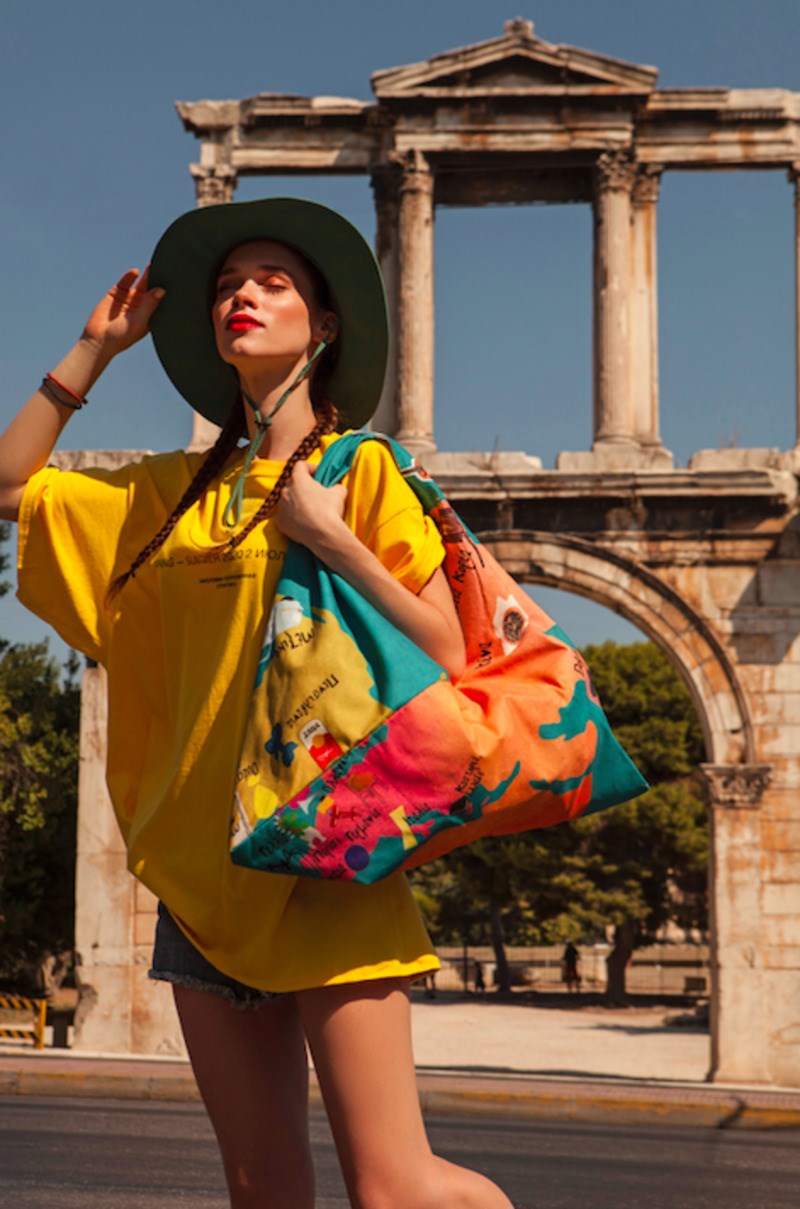 Έλληνες και διεθνείς καλλιτέχνες σχεδιάζουν μοναδικές, καλοκαιρινές τσάντες για καλό σκοπό  