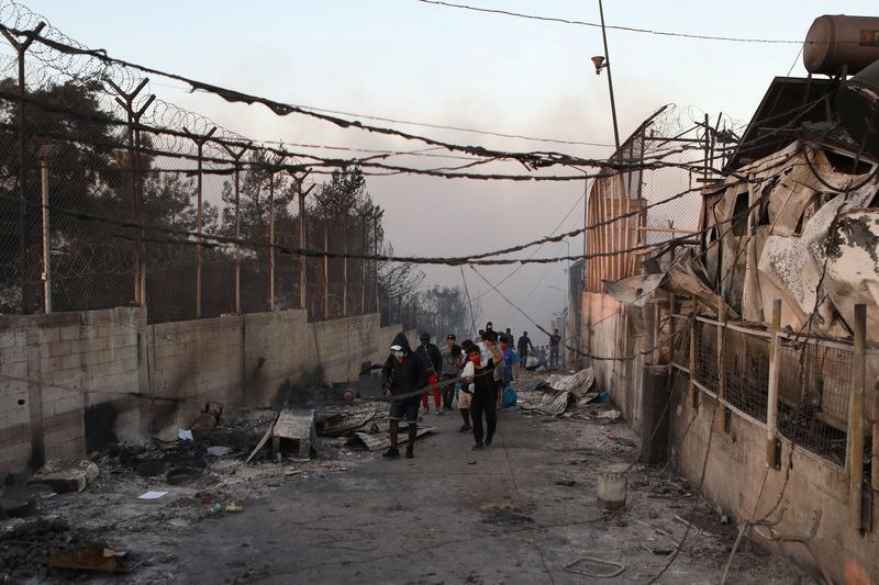 «Η Μόρια καταστράφηκε ολοσχερώς»: Φωτογραφίες από την κόλαση της φωτιάς στη Λέσβο