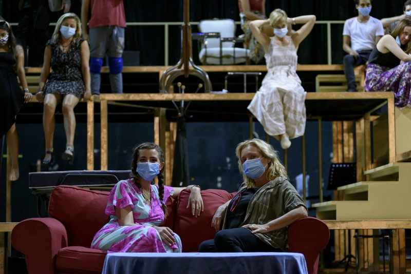 Είδαμε το πρώτο teaser βίντεο από την θεατρική παράσταση το Τρίτο Στεφάνι σε σκηνοθεσία Μαρκουλάκη