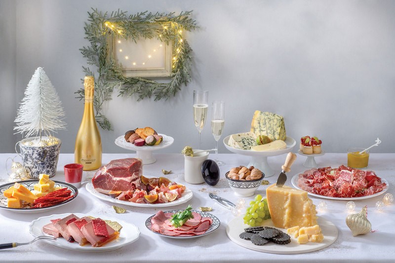 «Μυρίζει Χριστούγεννα»: Το γιορτινό τραπέζι φέτος θα είναι πιο γεμάτο από ποτέ 