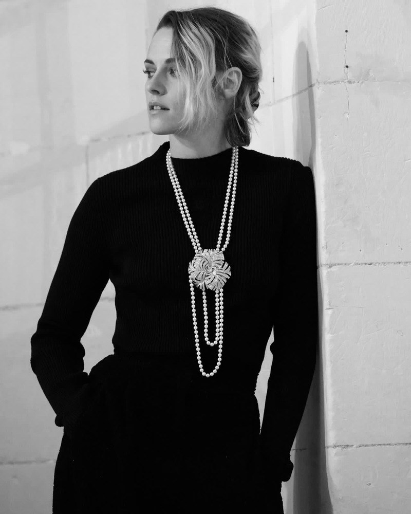 Κρίστεν Στιούαρτ, η μοναδική καλεσμένη στη νέα επίδειξη του οίκου Chanel: Το απόλυτο outfit 