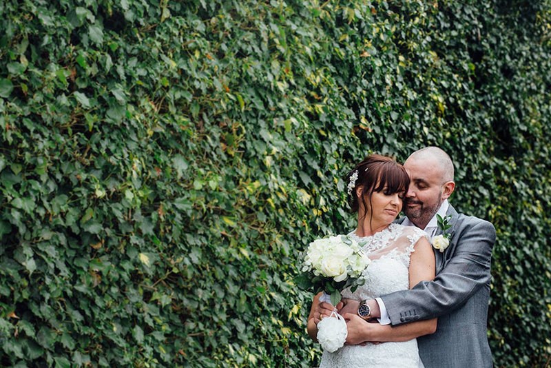 Μια νύφη αποφάσισε να ξυρίσει το κεφάλι της στη δεξίωση του γάμου της
