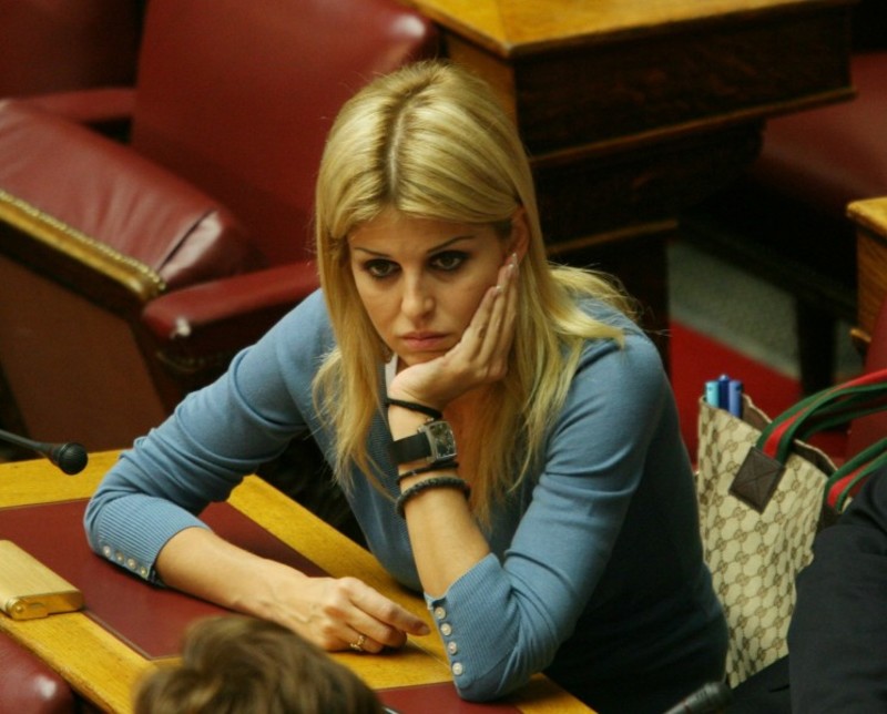 Αυτές είναι οι αγαπημένες επώνυμες τσάντες της Έλενας Ράπτη ...