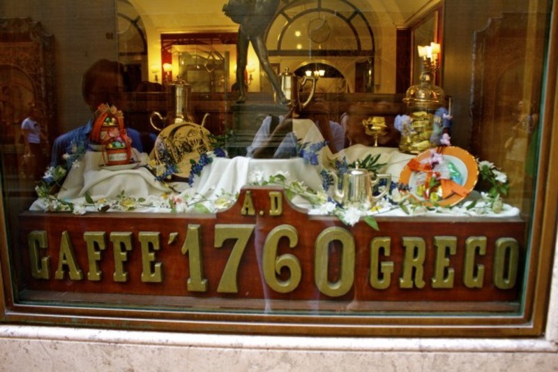 Στο Caffe Greco στη Ρώμη θα πιεις εσπρέσο μαζί με το πνεύμα του Καζανόβα, του Νίτσε, του Ντίκενς