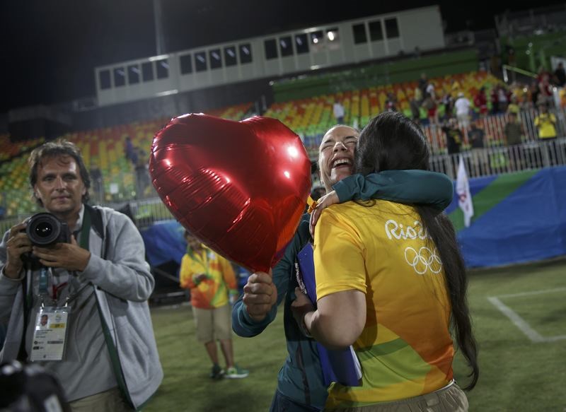 Εθελόντρια στο Ρίο κάνει πρόταση γάμου στη σύντροφό της αθλήτρια του Ράγκμπι