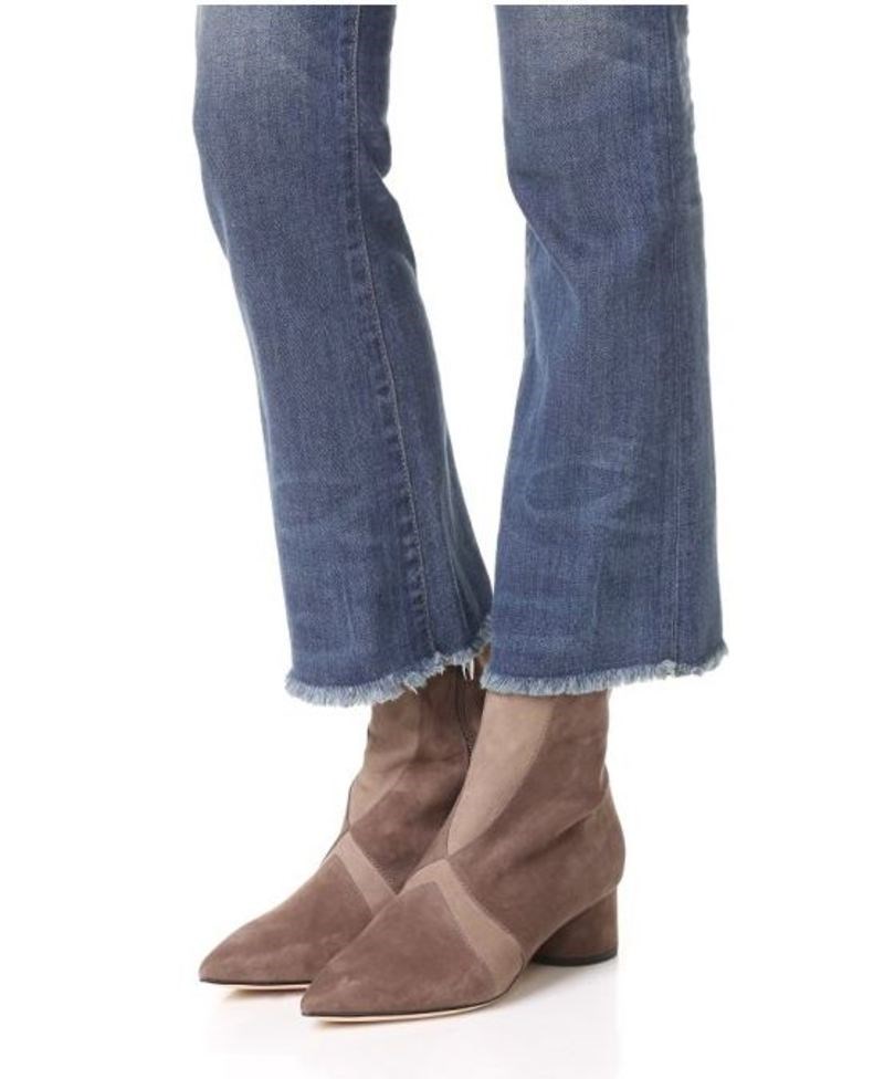 Τα ankle boots του φθινοπώρου φοριούνται με φούστες χωρίς καλσόν ή με skinny jeans και κολάν 