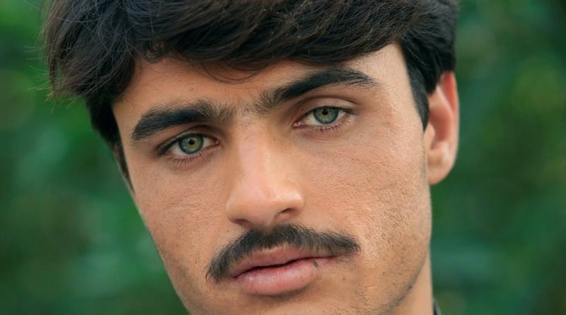 O Πακιστανός που έγινε μοντέλο χάρη σε μια φωτογραφία στο Instagram