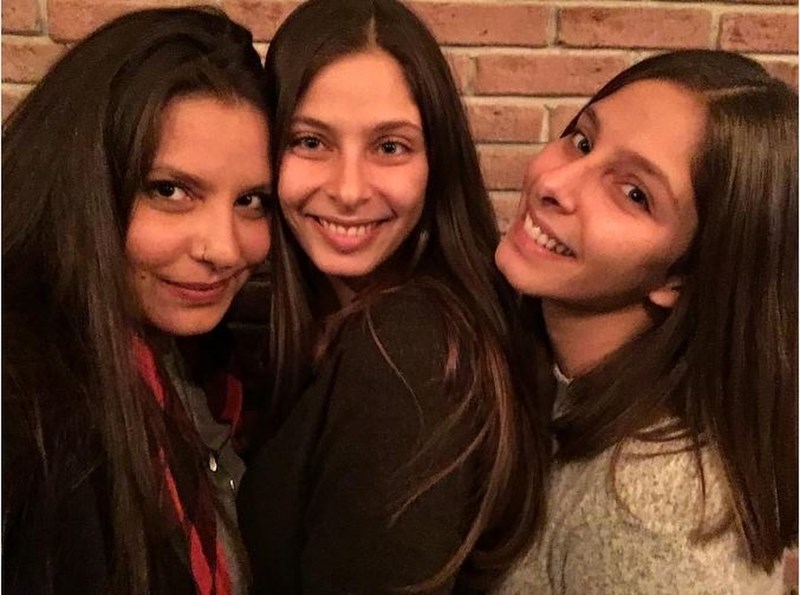 Δείτε τις 3 πανέμορφες κόρες της Πόπης Τσαπανίδου