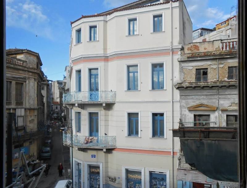 Πώς μοιάζει η Αθήνα μέσα από τα παράθυρα των κατοίκων της; Mία φοβερή συλλογή φωτογραφιών