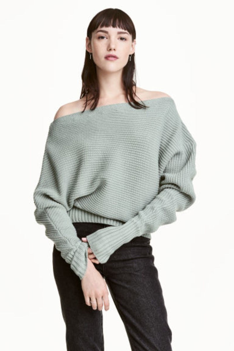 Αυτό είναι το μοναδικό πουλόβερ που θα σε κρατήσει ζεστή και απίστευτα στιλάτη στα κρύα
