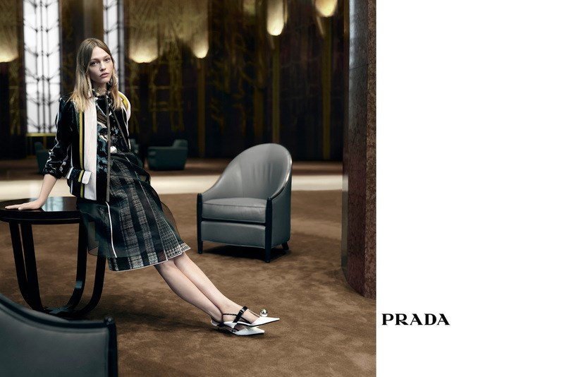 Η Νατάλια Βοντιάνοβα στη νέα καμπάνια Prada S/S 2016 