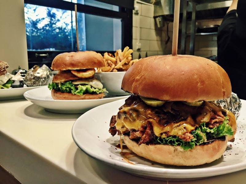 Στο Juicy Grill στον Χολαργό Φάγαμε εκεί όπου όλη η Αθήνα κάνει ουρά