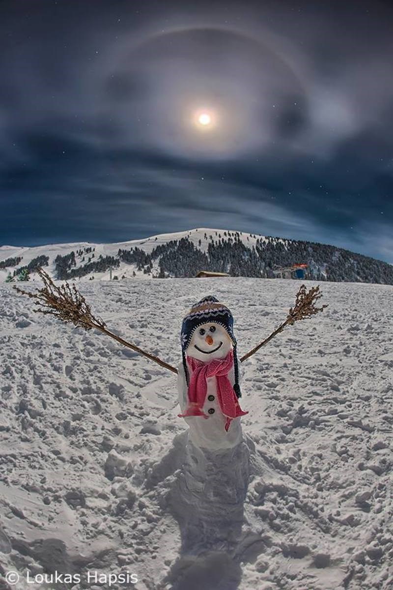 Η χτεσινή φωτογραφία από τον χιονισμένο Χελμό και «Ο Χιονάνθρωπος που δεν Ήθελε να Λιώσει»