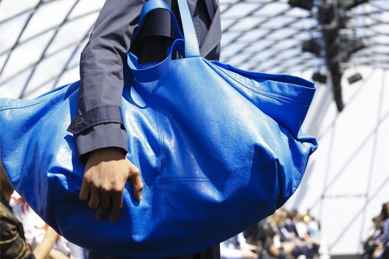 Ποιος οίκος μόδας αντιγράφει την τσάντα “Frakta” του IKEA;