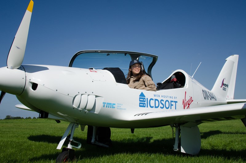 Η Ζάρα Ράδερφορντ είναι η νεότερη γυναίκα πιλότος στην ιστορία που ταξίδεψε μόνη της τον κόσμο