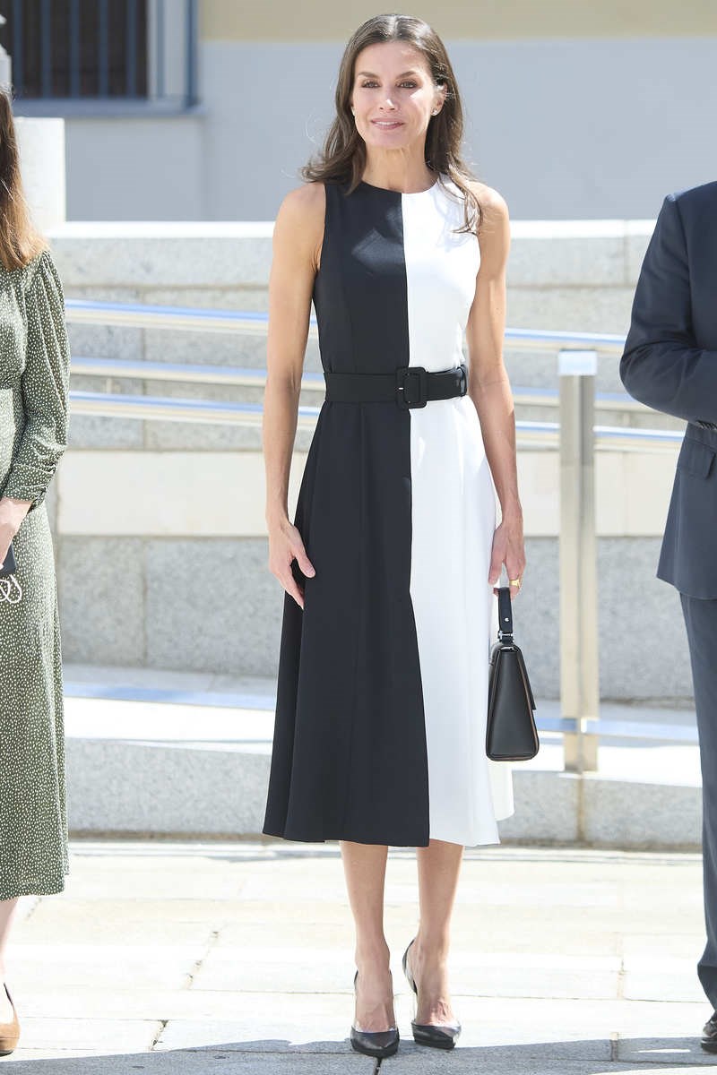 Το οικονομικό φόρεμα της βασίλισσας Λετίτσια για τις πιο elegant ανοιξιάτικες εμφανίσεις